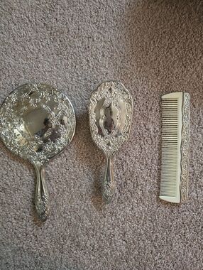 Antique Vanity Brush Set